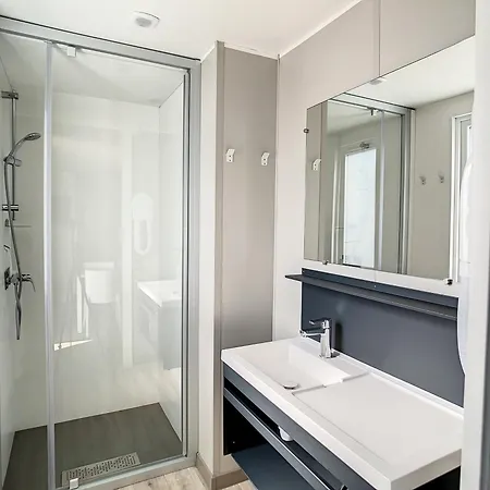 Mobil-Home 35M², 3 Chambres, Terrasse Couverte, Piscine Chauffee, A 200M De La Plage, Jullouville - Fr-1-361A-6 Feriehus