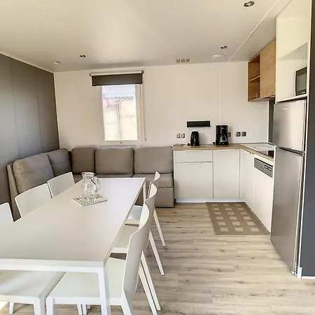 Feriehus Mobil-Home 35M², 3 Chambres, Terrasse Couverte, Piscine Chauffee, A 200M De La Plage, Jullouville - Fr-1-361A-6 *