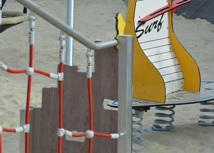 Mobil-home 35m², 3 Chambres, Terrasse Couverte, Piscine Chauffee, A 200m De La Plage, - Fr-1-361a-6 *